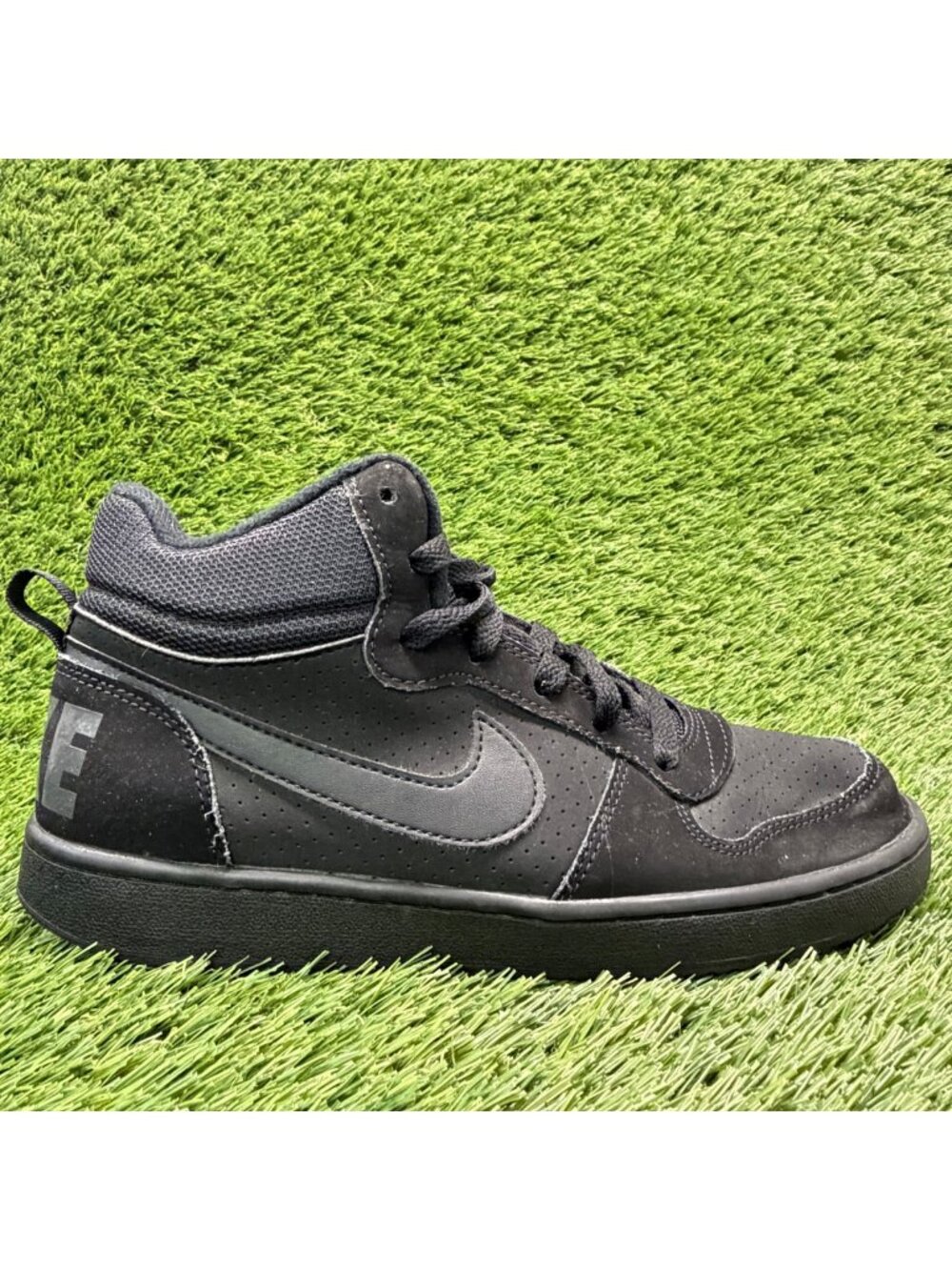 Nike Court Borough Mid GS Boys Size 5.5Y Black Athletic Lifestyle Shoes Sneakers